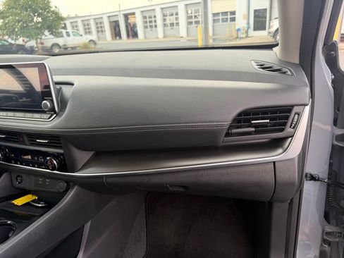 Used 2026 Nissan Rogue SV FWD image 32