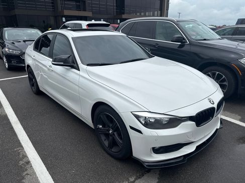 Used 2015 BMW 320i xDrive Sedan AWD/4WD image 3