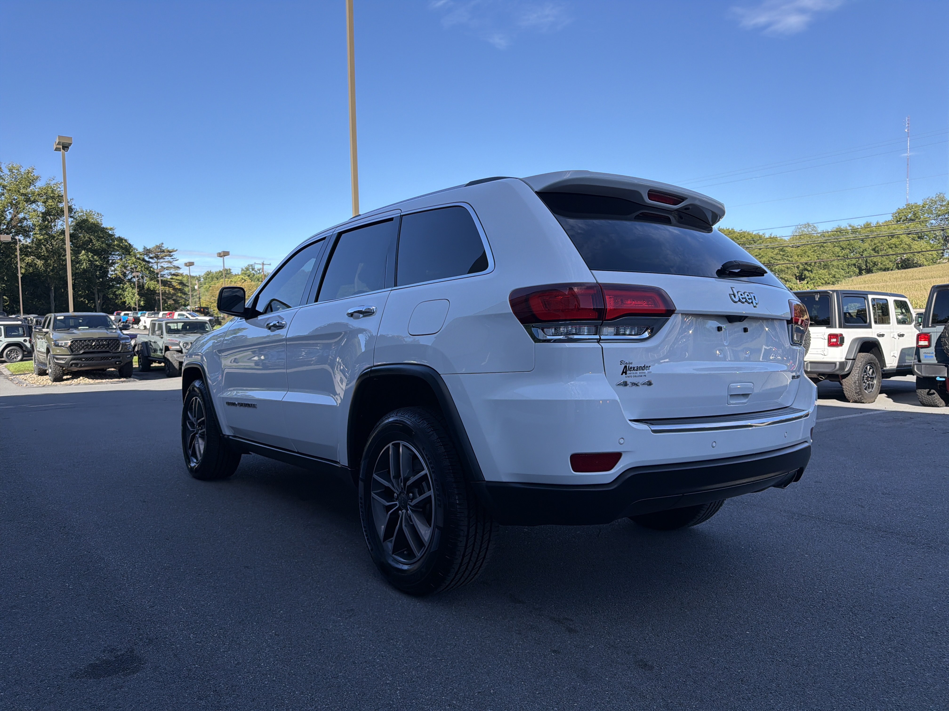 Used 2020 Jeep Grand Cherokee Limited AWD/4WD image 6