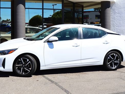 Used 2024 Nissan Sentra SV FWD image 4