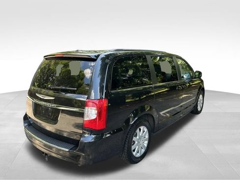 Used 2015 Chrysler Town & Country Touring FWD image 5