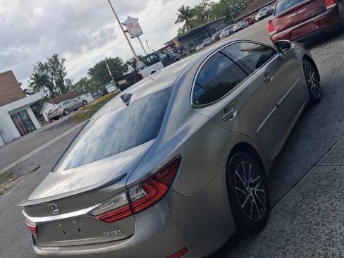 Used 2016 Lexus ES 350 w/ Luxury Package w/Wood Trim FWD image 11