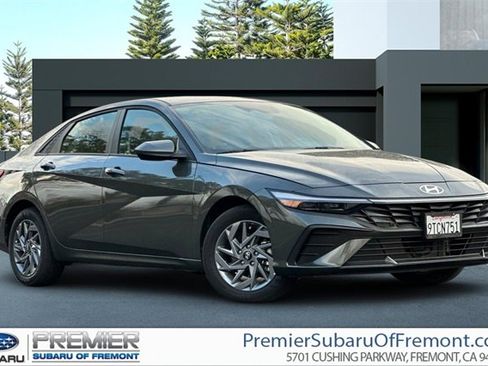 Used 2025 Hyundai Elantra Blue image 1