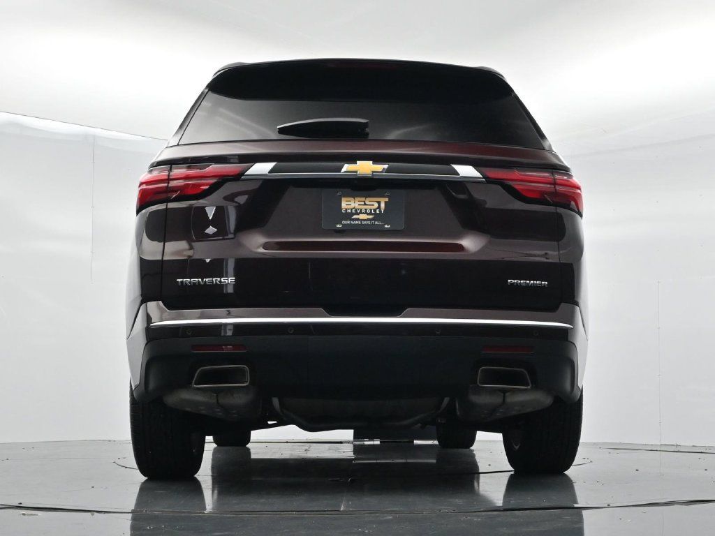 Used 2023 Chevrolet Traverse Premier FWD image 31