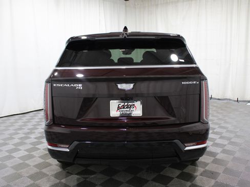 New 2025 Cadillac Escalade IQ Luxury 2 image 40