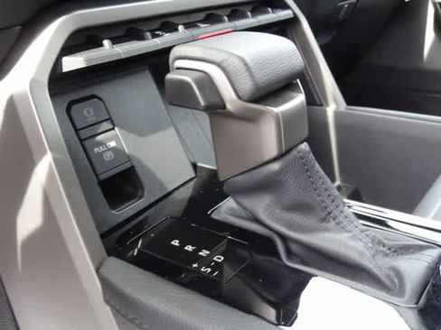 Used 2025 Toyota Tundra Limited AWD/4WD image 12