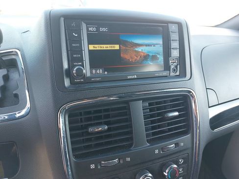 Used 2019 Dodge Grand Caravan SXT FWD image 18