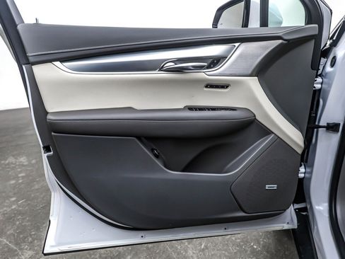 Used 2021 Cadillac XT5 Premium Luxury image 21