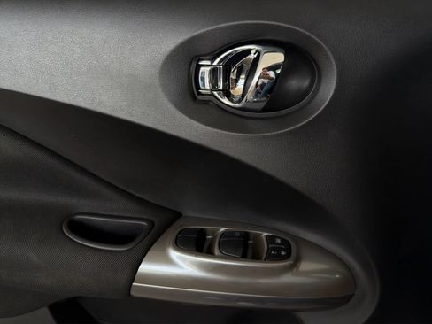 Used 2014 Nissan Juke SL FWD image 12