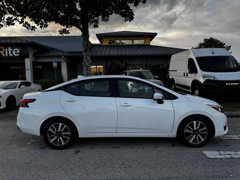 Used 2023 Nissan Versa SV image 10