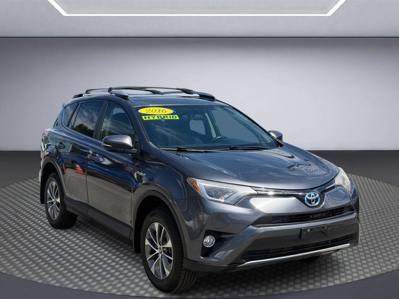 Used 2016 Toyota RAV4 XLE AWD/4WD image 1