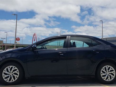 Used 2018 Toyota Corolla LE FWD image 2