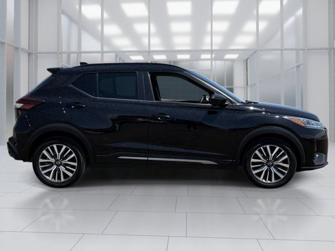 Certified 2024 Nissan Kicks SR FWD image 7
