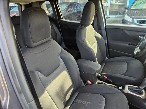 Used 2016 Jeep Renegade Latitude w/ Cold Weather Group image 13