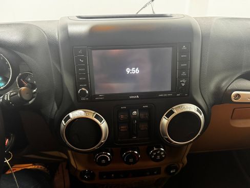 Used 2018 Jeep Wrangler Unlimited Sahara w/ Dual Top Group image 12