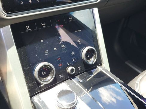 Used 2020 Land Rover Range Rover HSE image 30