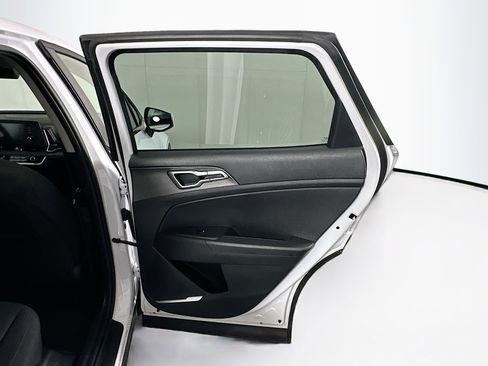 Used 2025 Kia Sportage LX image 27