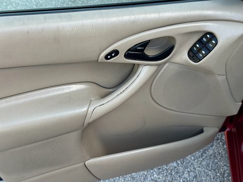 Used 2003 Ford Focus SE FWD image 12