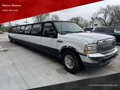 Used 2002 Ford Excursion XLT image 1