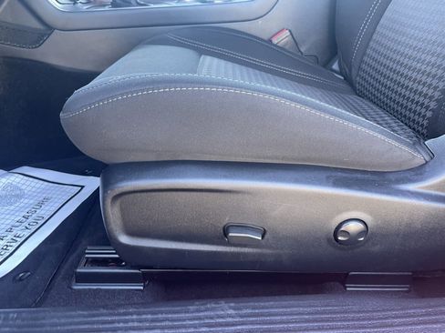 Used 2022 Dodge Challenger SXT image 19