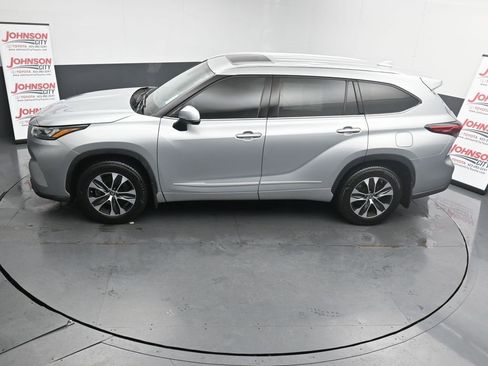 Used 2020 Toyota Highlander XLE image 13