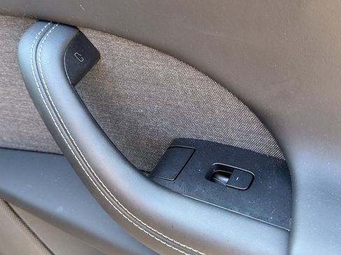 Used 2022 Tesla Model X Plaid image 53