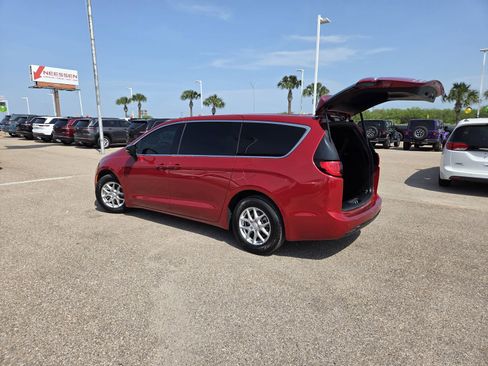 Used 2026 Chrysler Voyager LX FWD image 23
