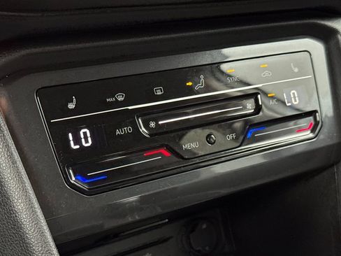 Used 2024 Volkswagen Tiguan SE image 20
