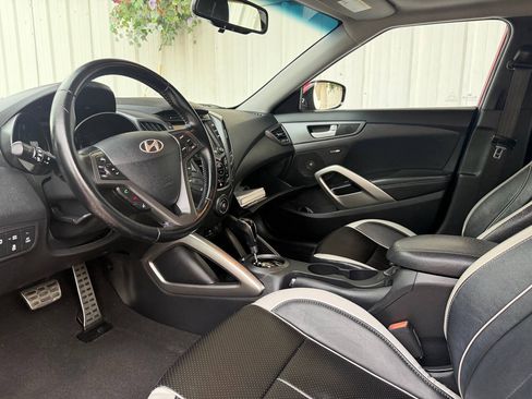 Used 2015 Hyundai Veloster Turbo w/ Option Group 04 FWD image 11