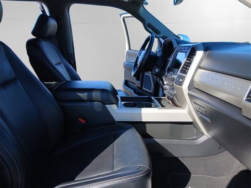 Certified 2019 Ford F250 Lariat w/ Chrome Package image 15