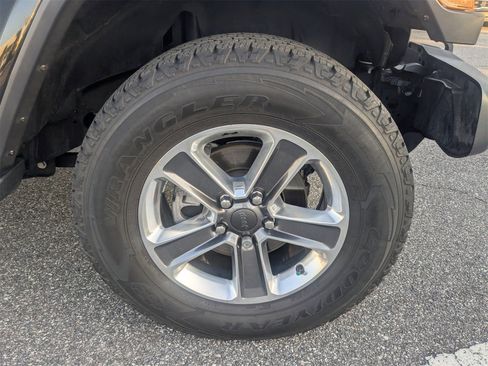 Used 2020 Jeep Wrangler Unlimited Sahara image 11