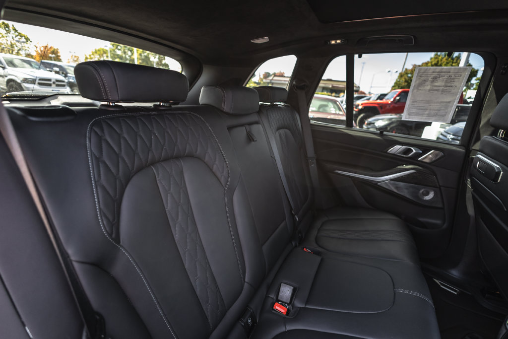 Used 2025 BMW X5 M60i AWD/4WD image 25