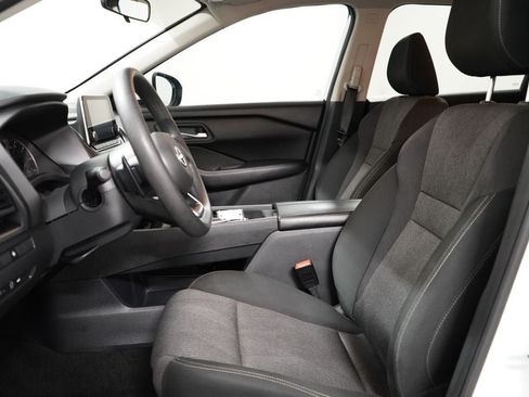 Used 2024 Nissan Rogue SV FWD image 11