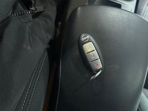 Used 2015 Nissan Rogue SV w/ SV Moonroof Package image 32