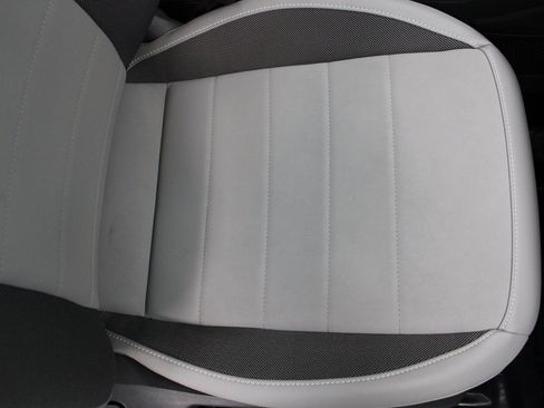 Used 2022 Volkswagen Taos SE image 32