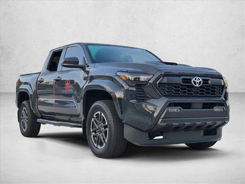Certified 2024 Toyota Tacoma SR5 AWD/4WD image 3
