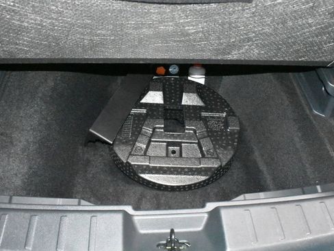 Used 2025 Nissan Kicks SV image 26