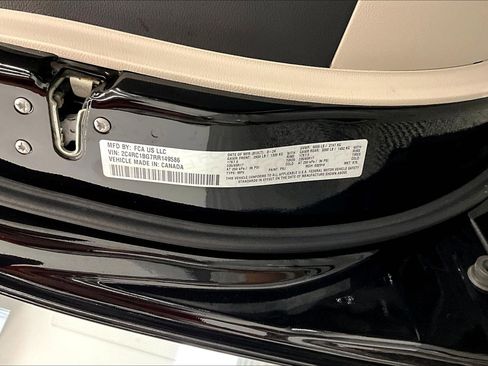 Used 2024 Chrysler Pacifica Touring-L FWD image 39