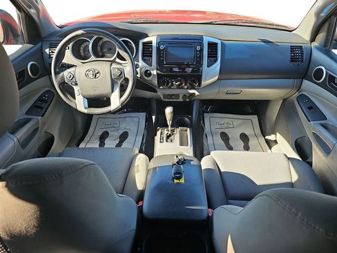 Used 2015 Toyota Tacoma Base image 12