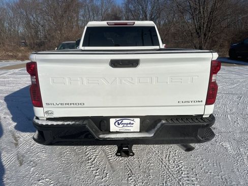 Used 2025 Chevrolet Silverado 2500 Custom w/ Custom Value Package image 8
