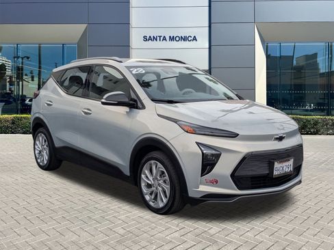 Used 2023 Chevrolet Bolt EUV LT w/ Driver Confidence Package image 3