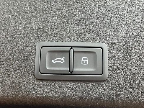 Used 2021 Audi e-tron Premium w/ Convenience Plus Package image 25