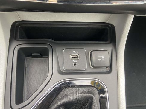 Used 2020 Jeep Cherokee Limited image 29