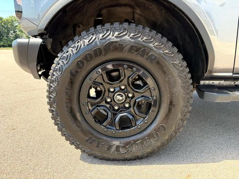 Used 2022 Ford Bronco Wildtrak image 12