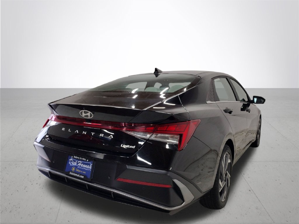 Certified 2024 Hyundai Elantra Limited FWD image 15
