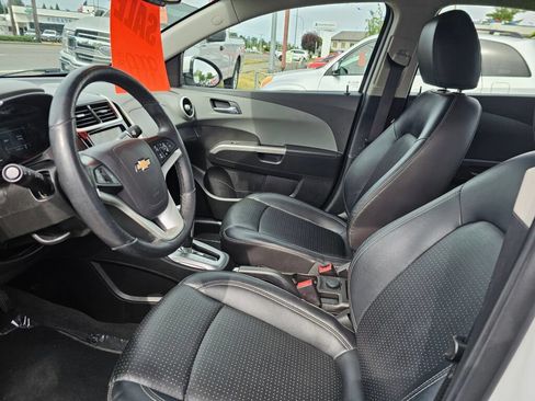 Used 2019 Chevrolet Sonic Premier FWD image 24