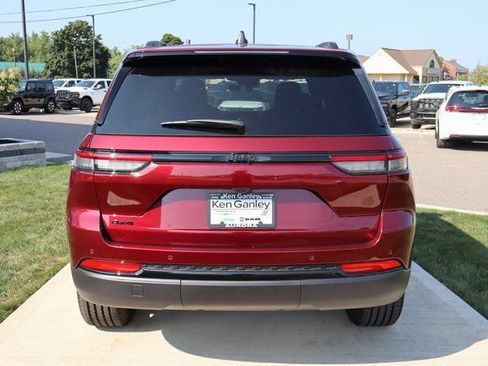 New 2025 Jeep Grand Cherokee Altitude w/ Trailer Tow Package image 30