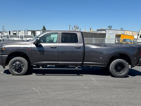 New 2026 RAM 3500 Laramie AWD/4WD image 6