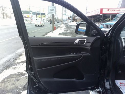 Used 2022 Jeep Grand Cherokee Laredo X image 16