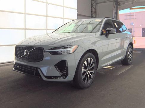 Used 2025 Volvo XC60 B5 Core AWD/4WD image 2